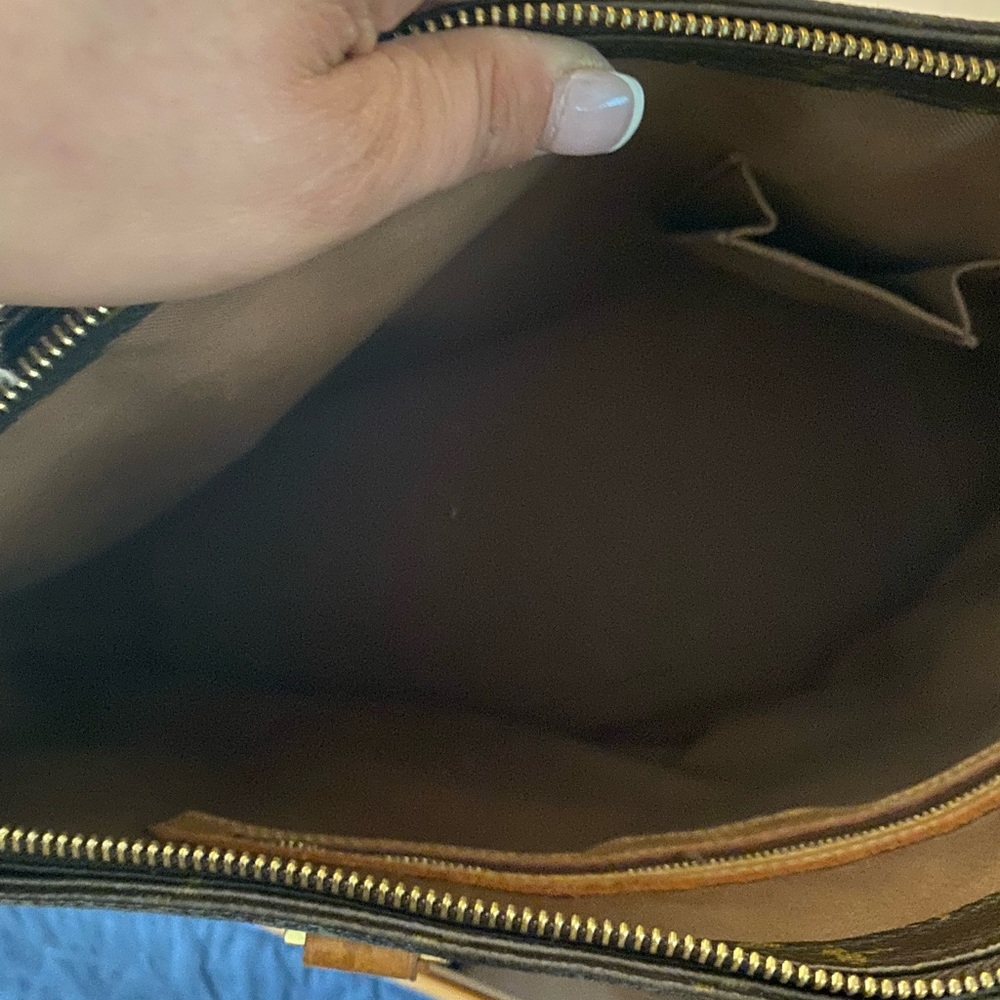 Louis Vuitton Mezzo  authentic handbag in good condition leather is perfect !! - Picture 7 of 7